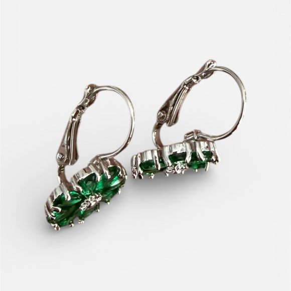 Green silver daisy earrings - Picture 3 of 3